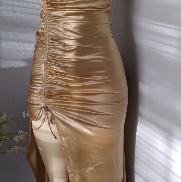 Gold drees - Picture 4 of 5